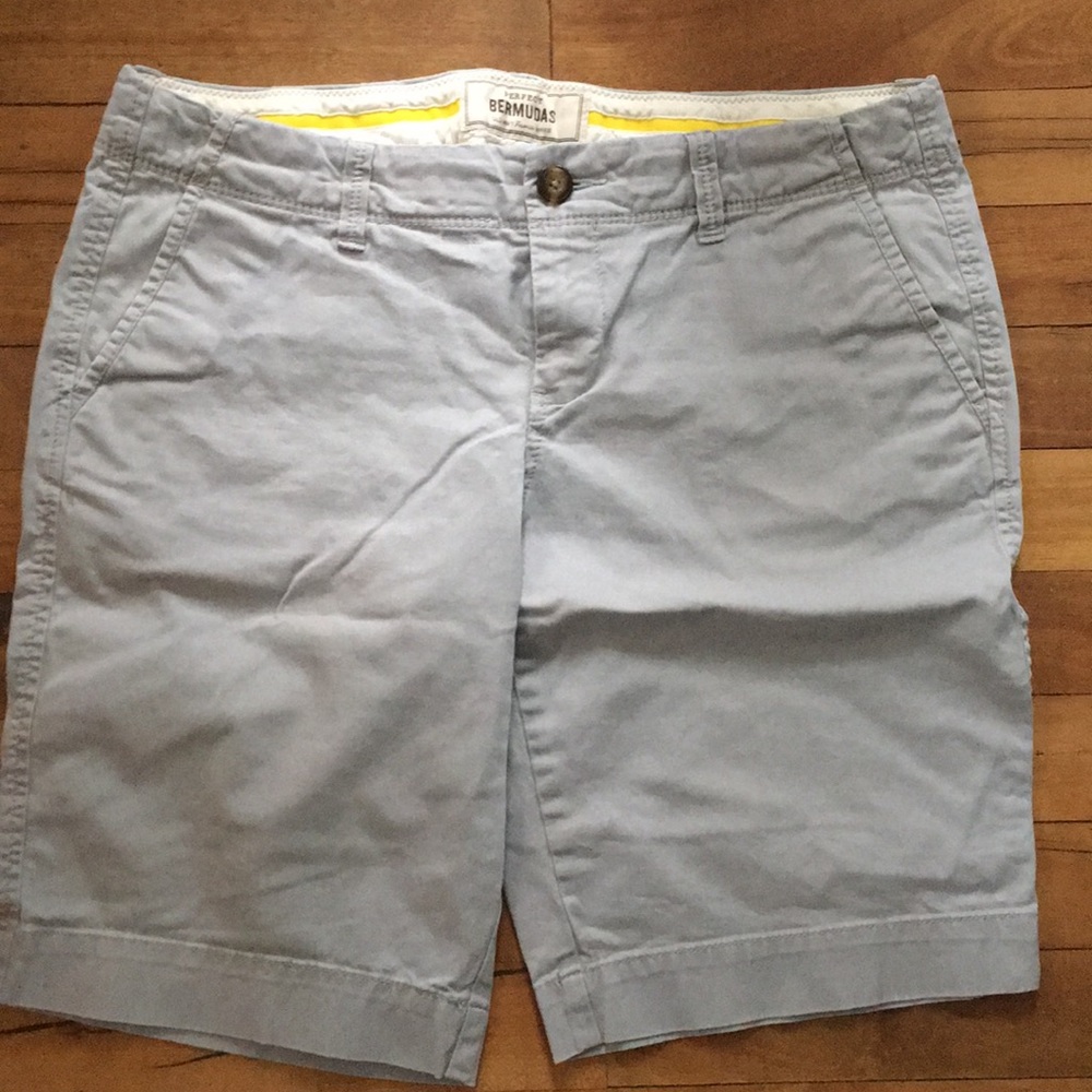 Old navy Women’s Bermuda light gray shorts